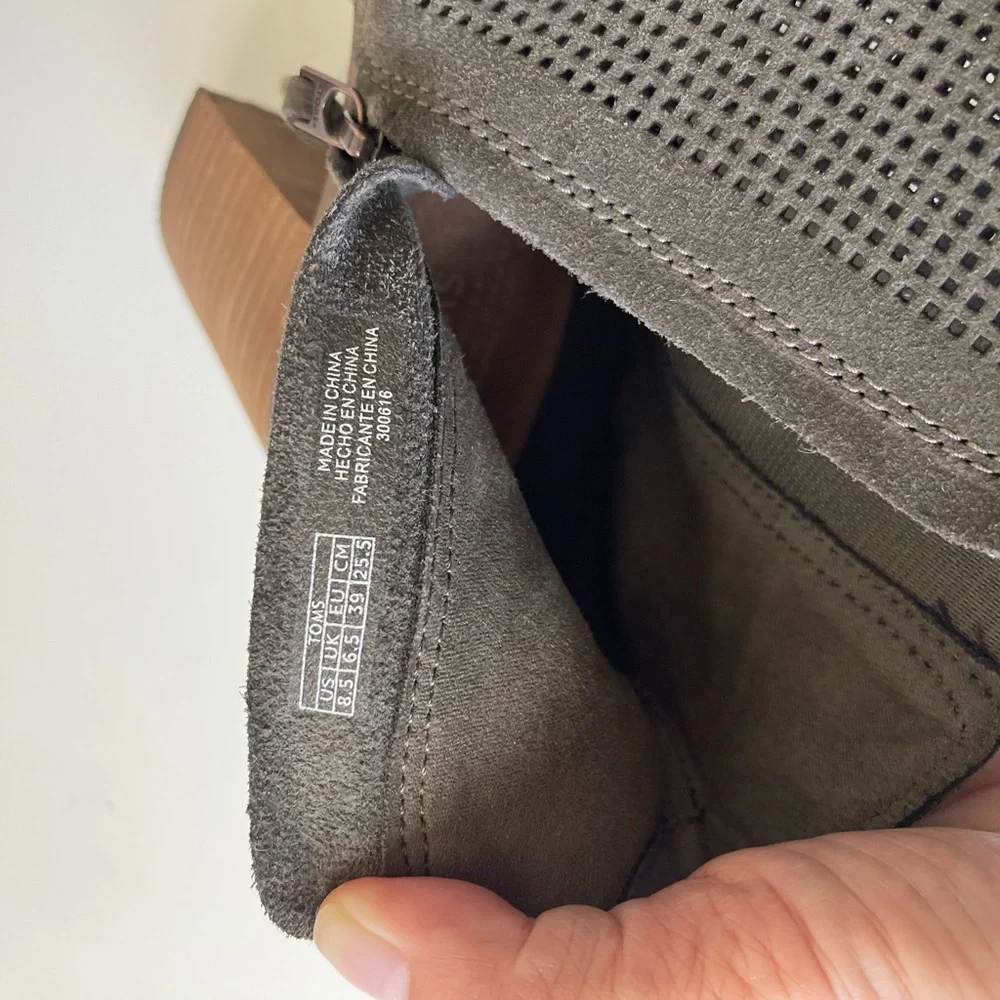 Tom’s Gray Perforated Women's Ankle Boots size 8.5 - Picture 6 of 6